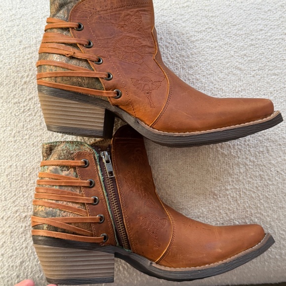 Sbicca Siren Western Leather Ankle Boot Zip Up Metallic & Distressed NWT 8.5 - Picture 9 of 11